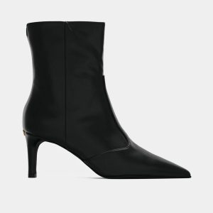 Furla ireland leather boots for women Leather boots crafted from soft smooth nappa leather, with rounded toecap covered in patent leather and 9cm block heel. Logo detail on the heel in golden metallic.